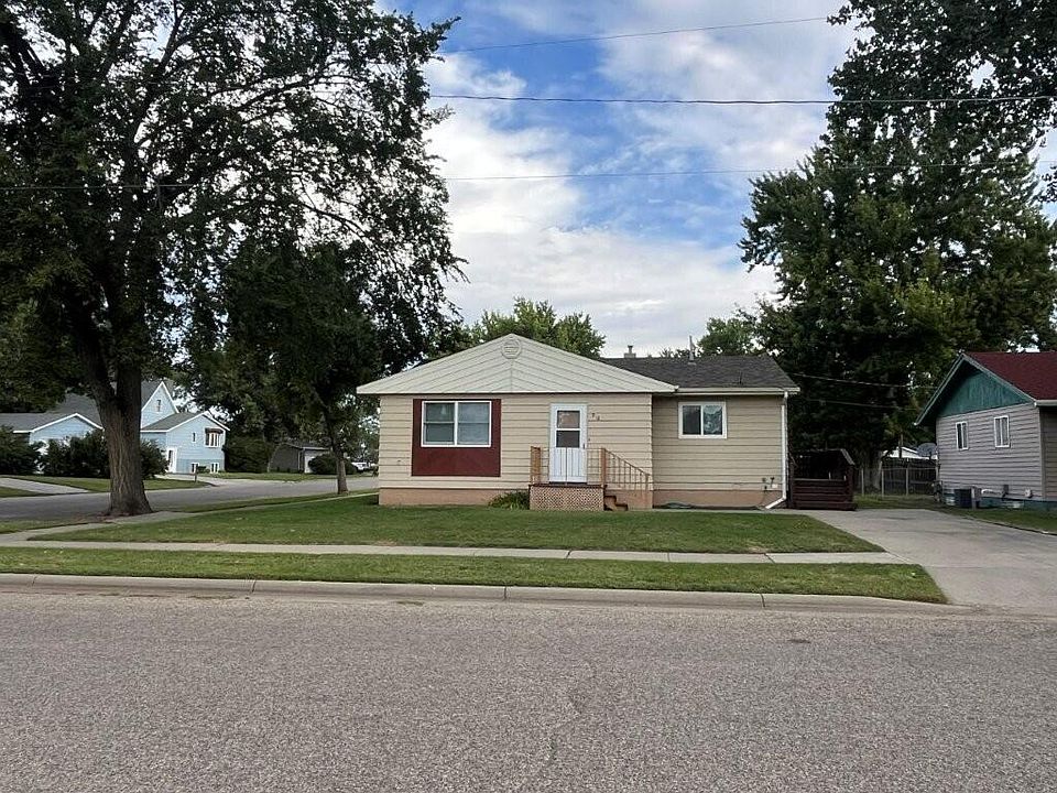 1st image of 918 8th St W