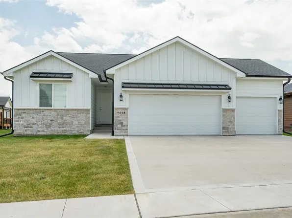 9068 Hayden Dr, West Des Moines, IA 50266