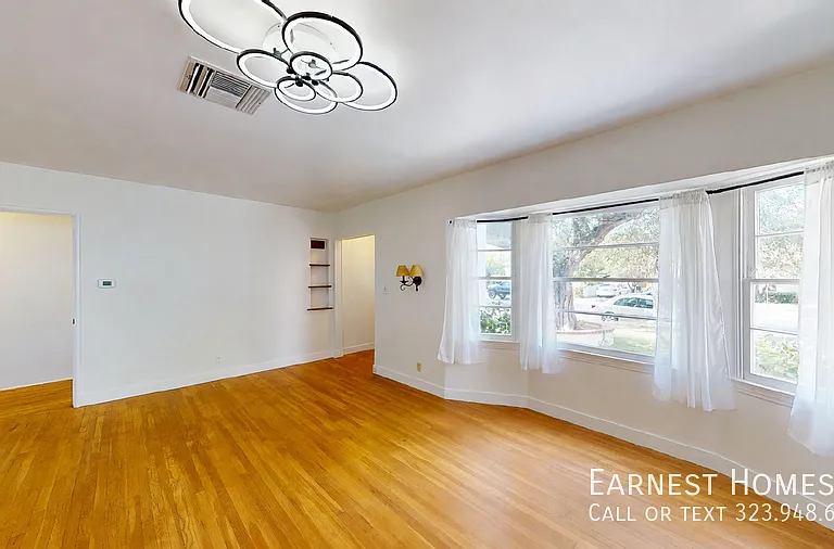 14920 Hesby St — Photo 6