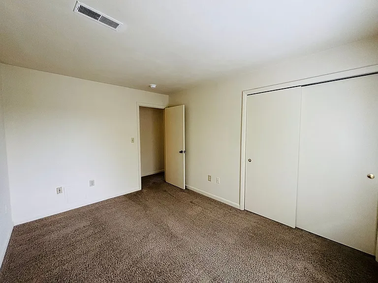 844 Claytor Sq — Photo 11