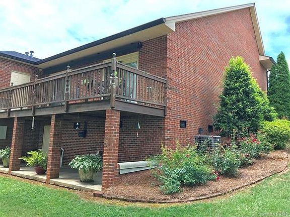 3rd image of 105 Commonwealth Dr