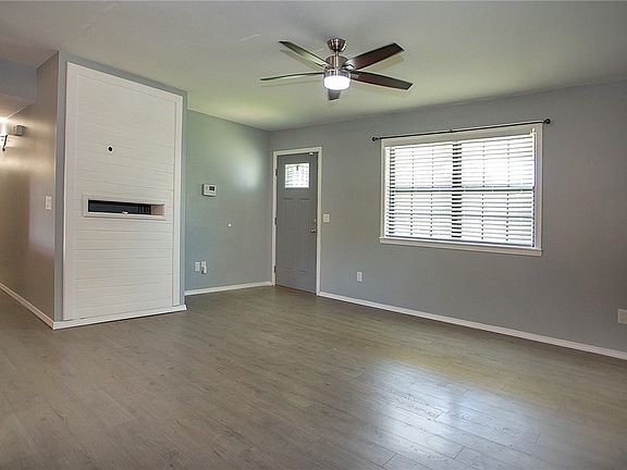 3rd image of 2200 E 19th St