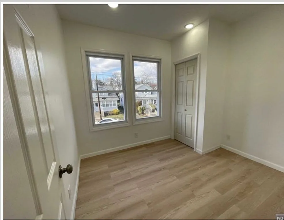 3 bed, 1.0 bath, 1368 sqft, $2,700 — Photo 4