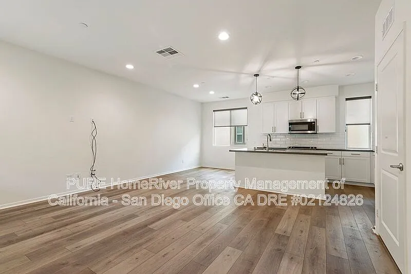 4 bed, 3.0 bath, 1563 sqft, $3,745 — Photo 3