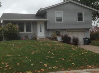 2323 Southview Dr, Bettendorf, IA 52722