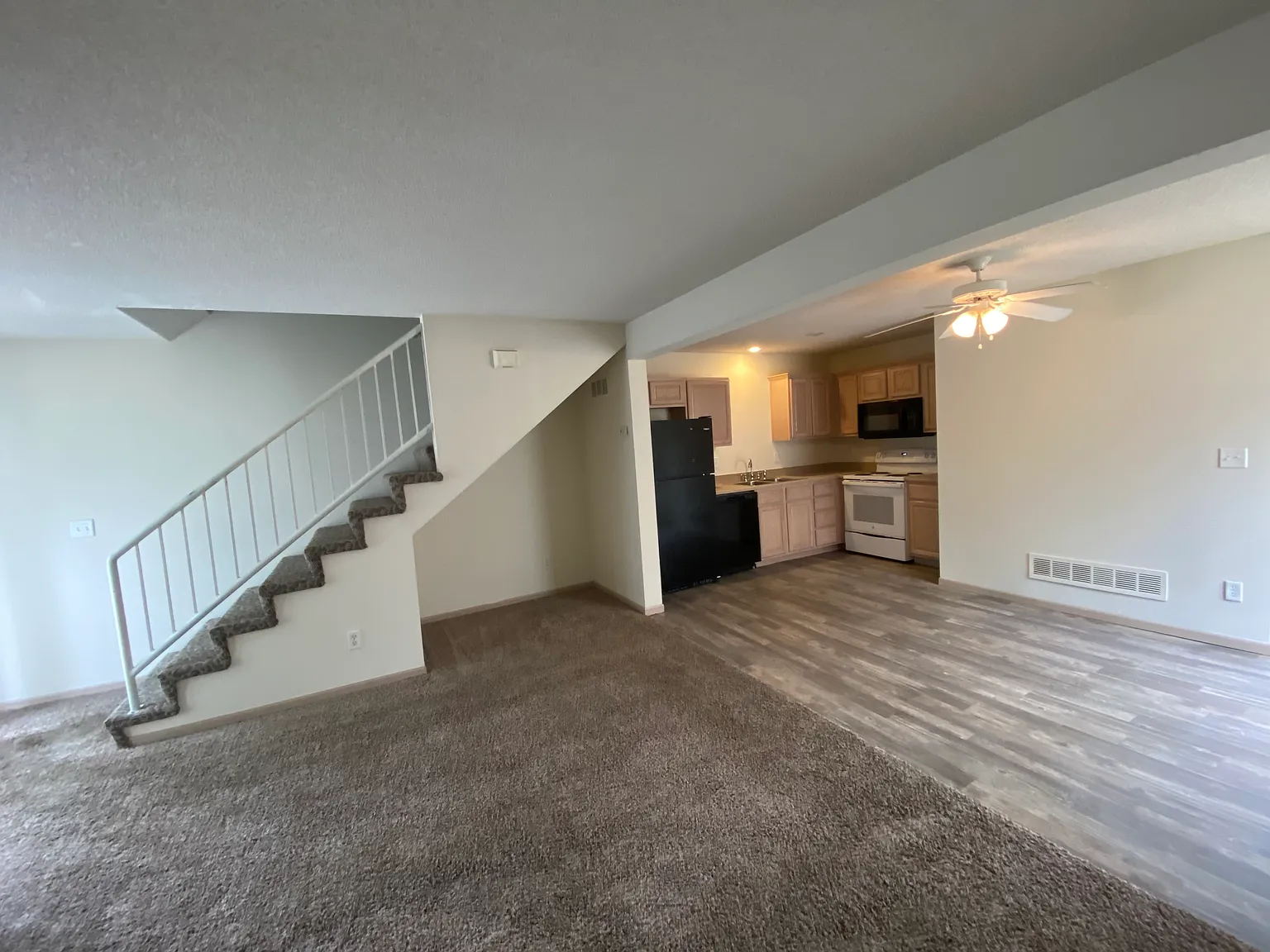 3 bed, 2.5 bath, 1400 sqft, $1,495 — Photo 3