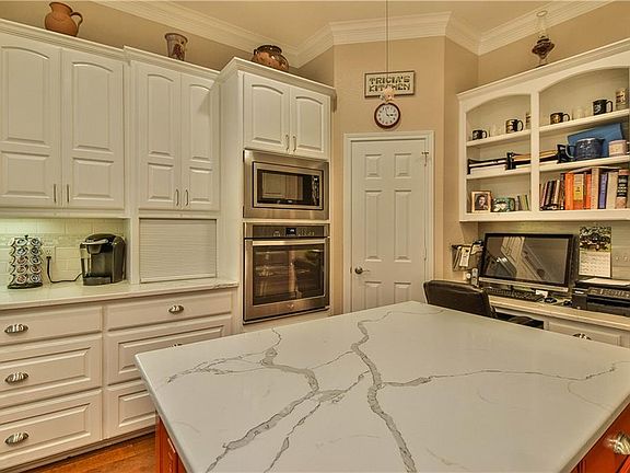 5th image of 9208 Hanging Moss Dr