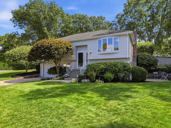 14 Eugene Rd, Burlington, MA 01803