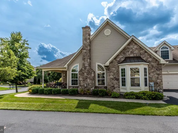126 Pebble Beach Dr, Royersford, PA 19468
