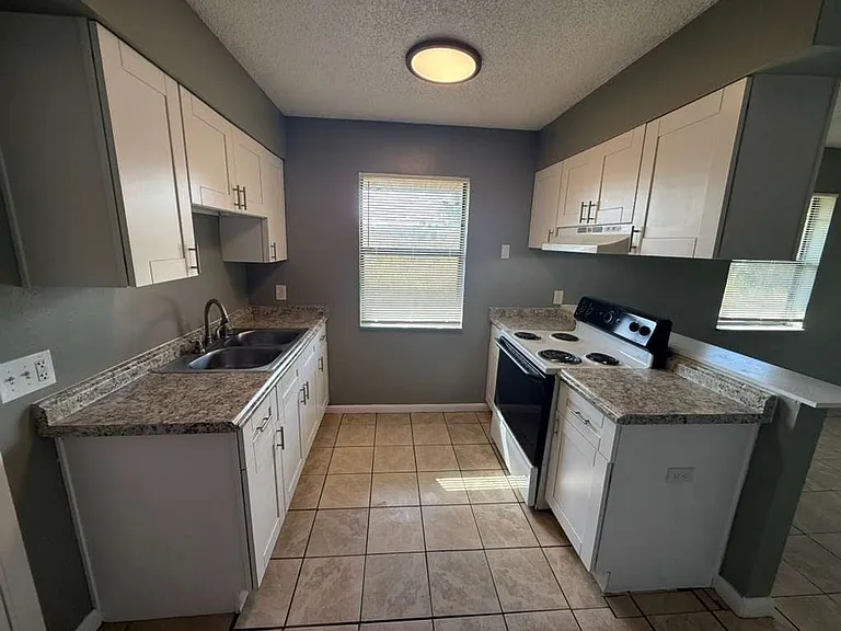2570-2572 Chestnut Woods Dr — Photo 9