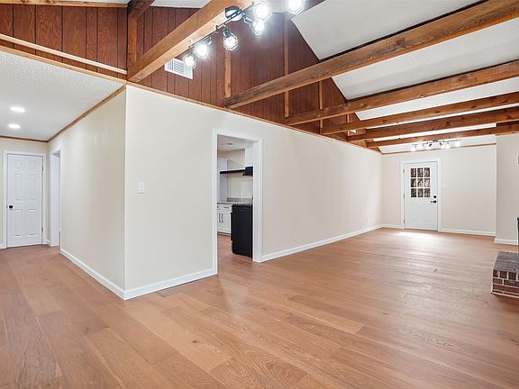 4th image of 208 Shoreline Dr