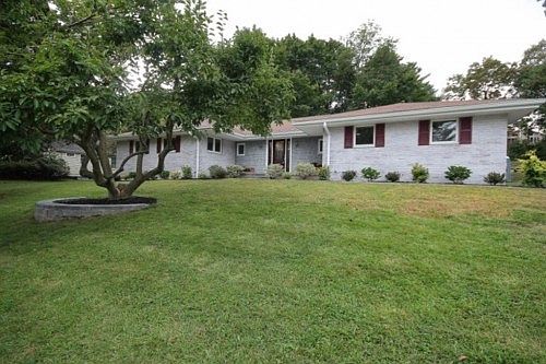 1st image of 76 Willow Dr