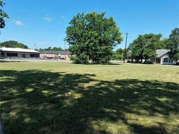 2nd image of 305 E Yeagua St