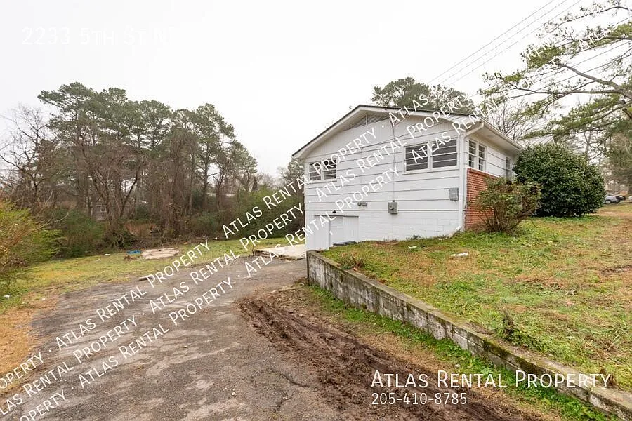 Move-In Ready 3BR Home with Luxury Flooring & Amazing Storage! — Photo 4