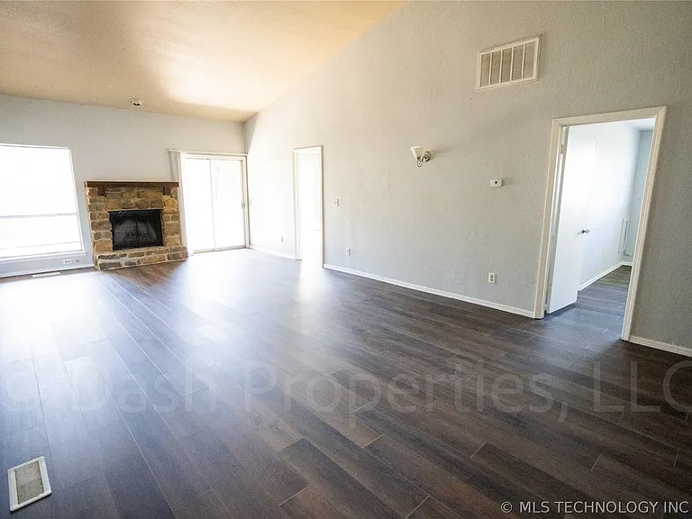 5104 S 75th East Ave — Photo 6