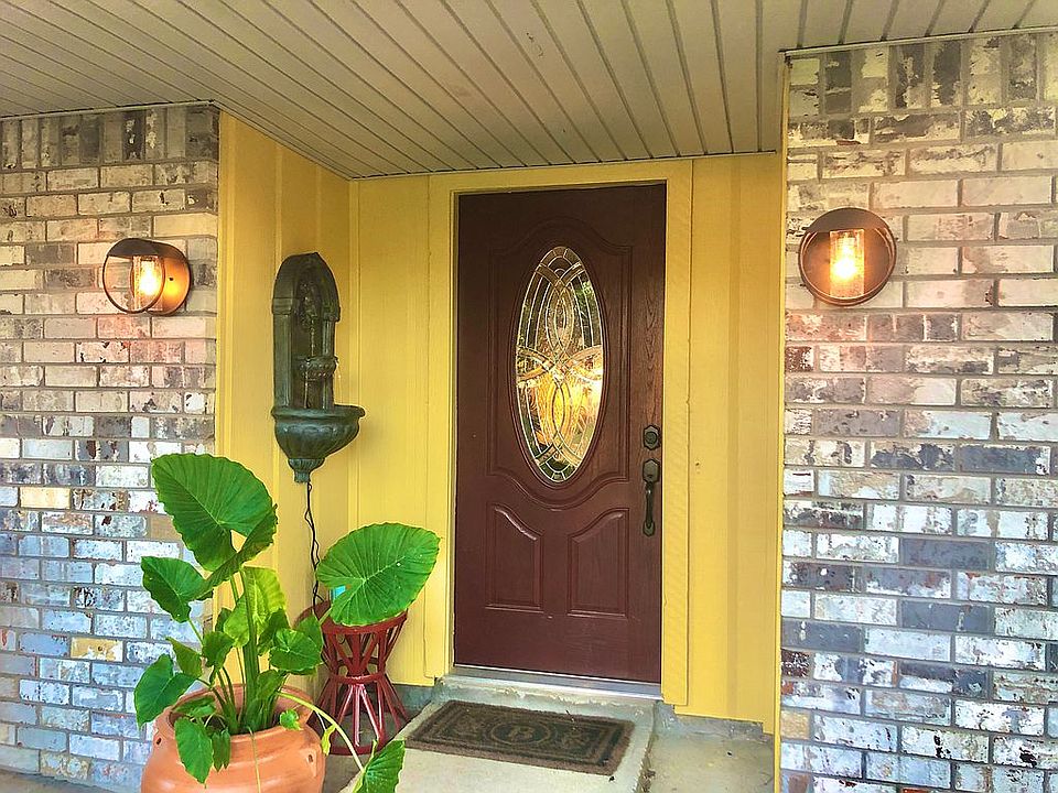 2nd image of 120 Robbins Blvd