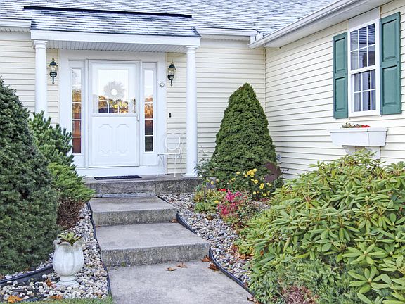 2nd image of 2216 Woodlark Dr