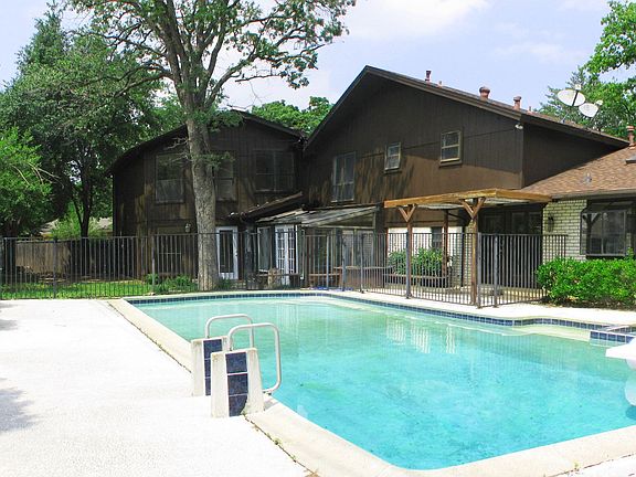 Backyard / Pool