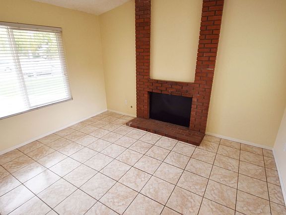 2nd image of 1054 N Sandalwood Ave