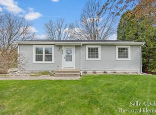808 E Grant St, Greenville, MI 48838