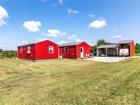897 NE 801st Rd, Calhoun, MO 65323