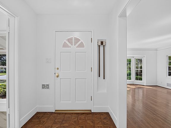 5th image of 2535 Lambert Dr