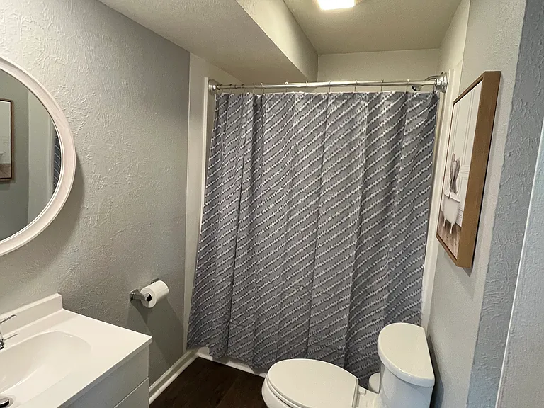 1124 N Twyckenham Dr — Photo 13