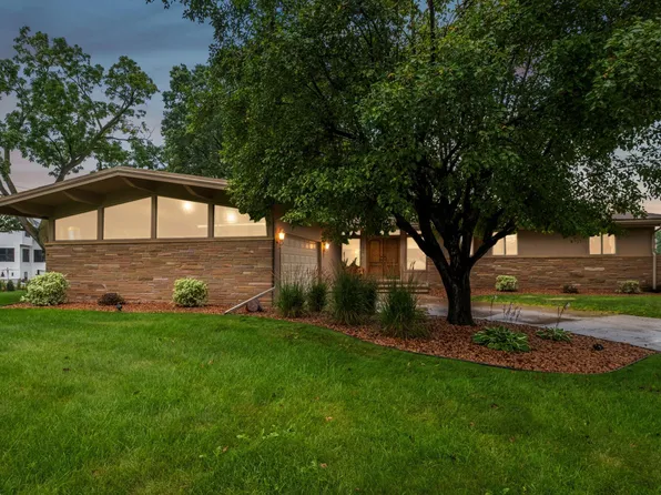 231 Ridgewood Ct, Waconia, MN 55387