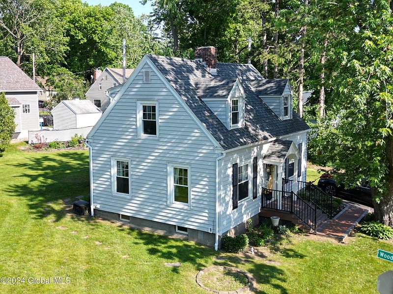 3rd image of 27 Spring Avenue