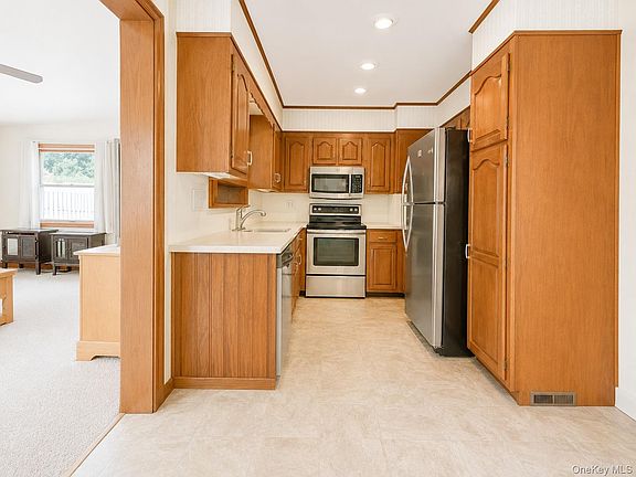 3rd image of 32 Hasbrouck Drive