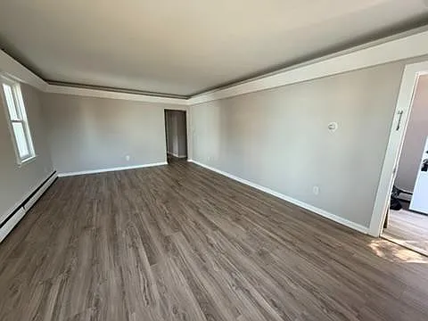 Unit Photo - 301 W Broad St #1
