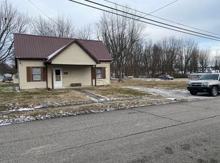 914 N Line St, Loogootee, IN 47553