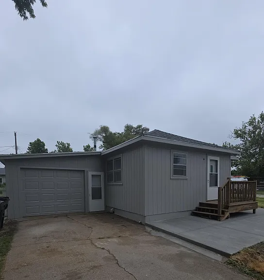 319 S East St — Photo 1