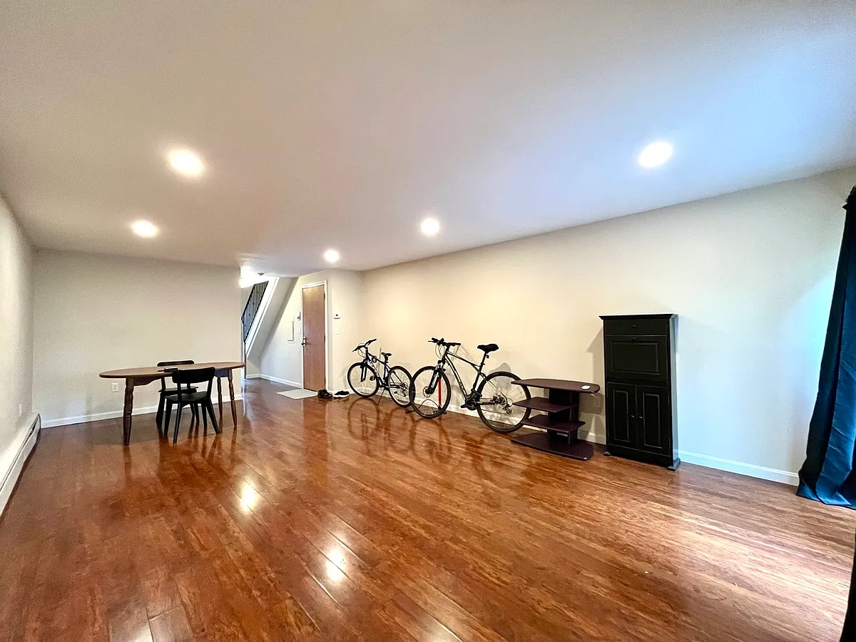 Building Photo - 93 Spring St #A3