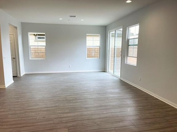 5th image of 3316 Honeysuckle St