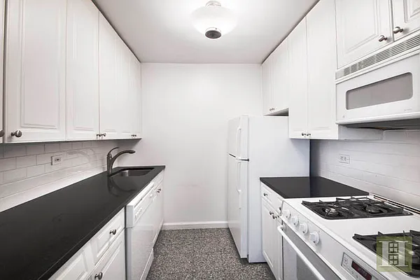 Rented by Halstead Real Estate | media 27