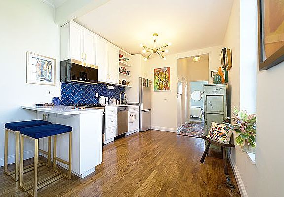 5th image of 320 W 17th St APT 5FE