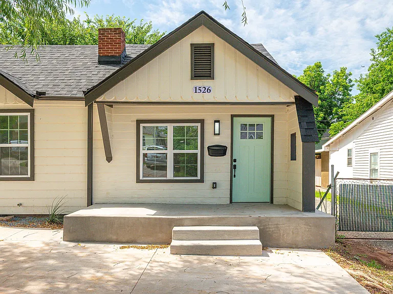 1526 NW 45th St — Photo 1