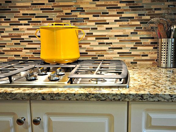 Granite wit Tiled Backsplash