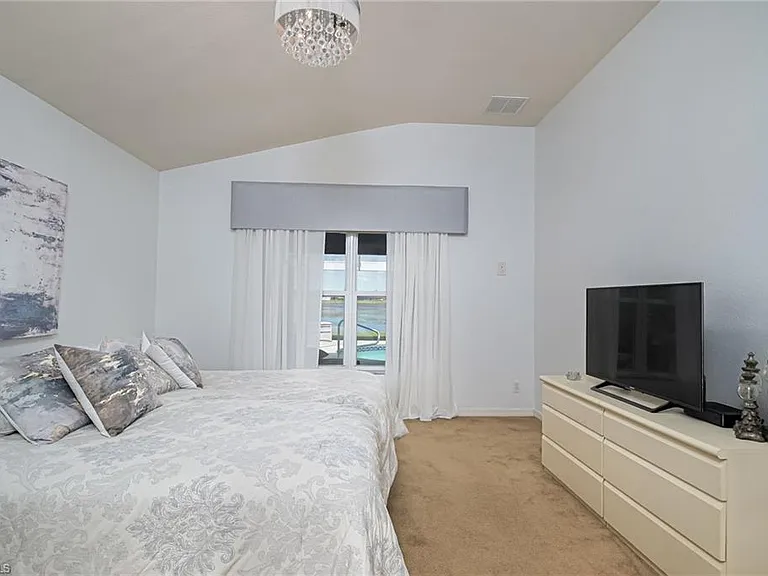2250 Grove Dr — Photo 16