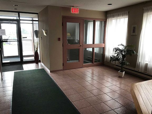 3rd image of 552 Dundas St E #204