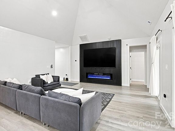 5th image of 314 Oak Knl