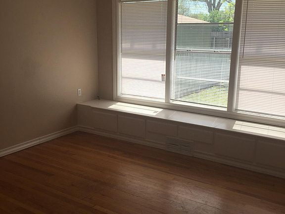 3rd image of 2207 W Twohig Ave