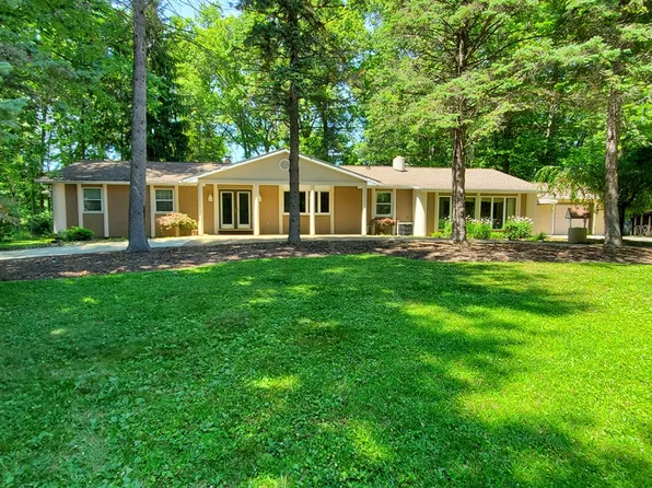 5426 Lake Shore Dr, Erie, PA 16505