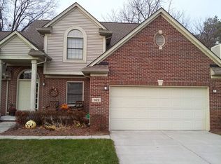 165 Liza Ln, Commerce Township, MI 48382