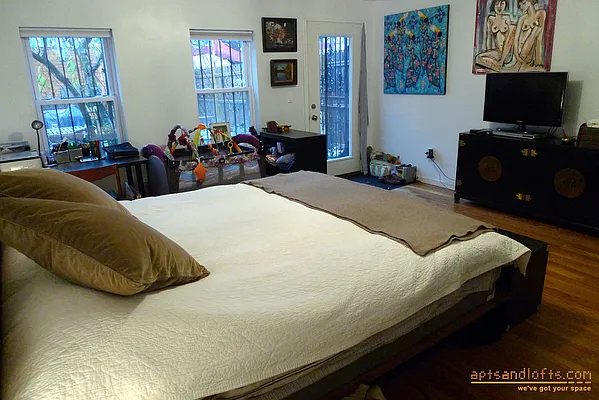 Rented by aptsandlofts.com | media 9