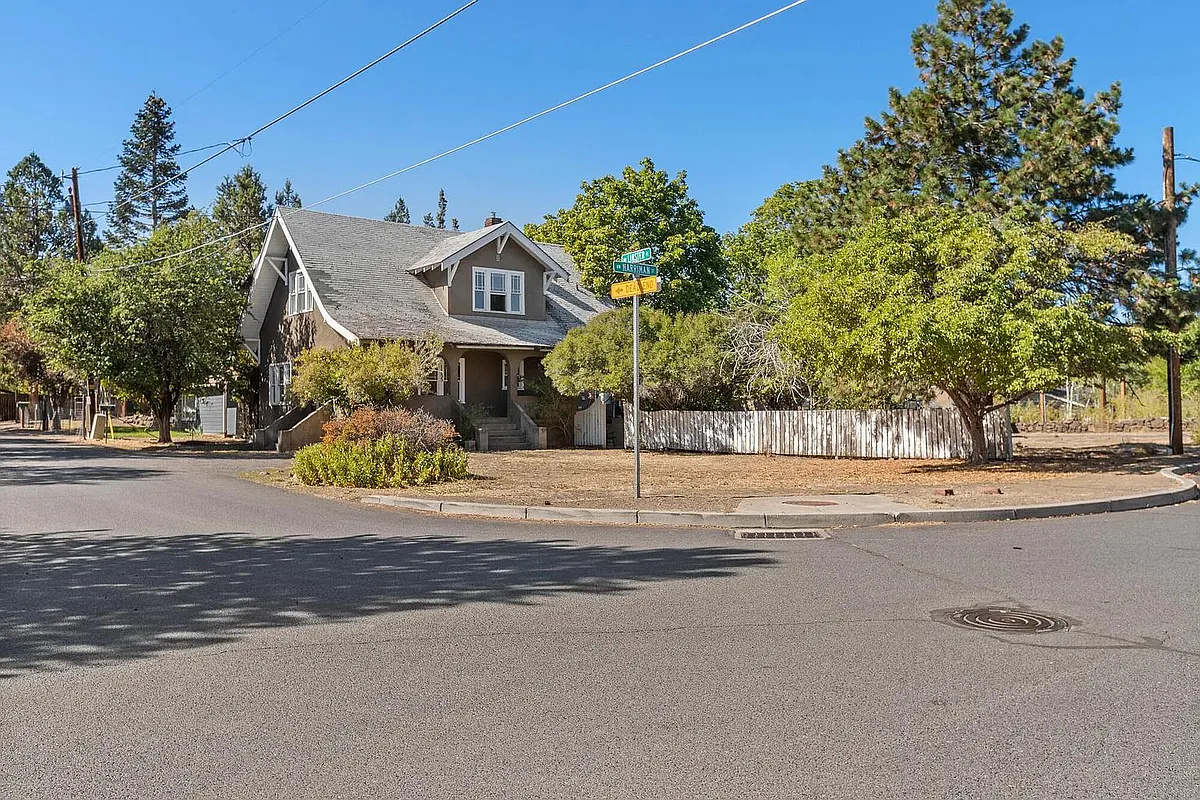 Building Photo - 1755 NW Harriman St