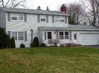 76 Clearview Dr, Penfield, NY