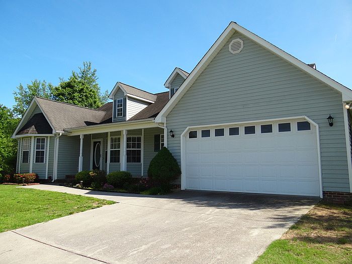 1st image of 142 Stillwater Dr