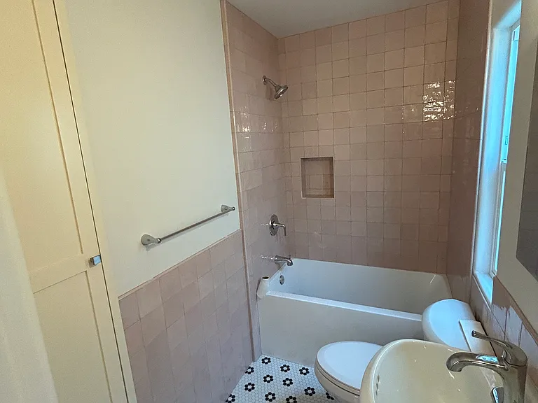 4124 Iowa St — Photo 10
